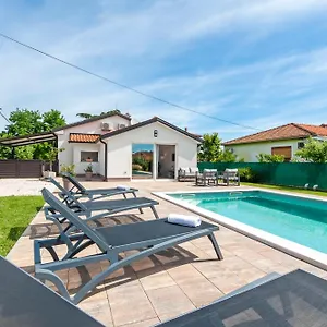 Cozy House With Pool Near Rovinj Apartment